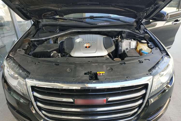 Used Haval H8 2015 2.0T Two-Wheel Drive Comfort Version Engine Bay