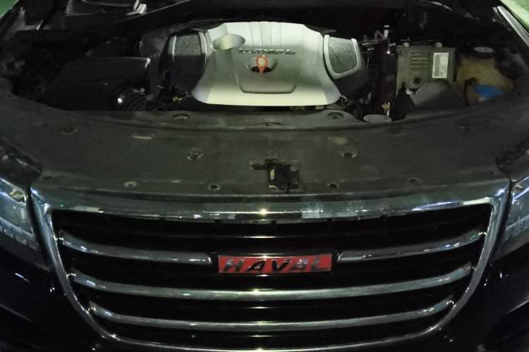 Used Haval H8 2015 2.0T Four-Wheel Drive Comfort Version Engine Bay