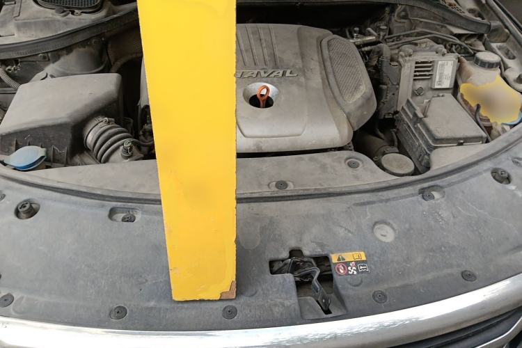 Used Haval H8 2015 2.0T Two-Wheel-Drive Luxury Version Engine Bay