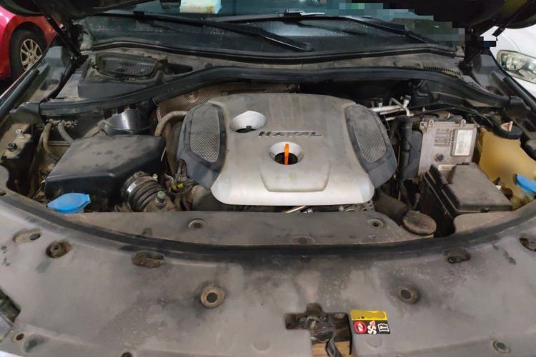 Used Haval H8 2015 2.0T Two-Wheel-Drive Luxury Version Engine Bay