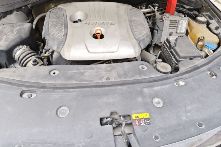 Used Haval H8 2015 2.0T Four-Wheel Drive Luxury Model Engine Bay