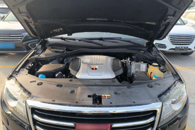 Used Haval H8 2015 2.0T Two-Wheel-Drive Luxury Version Engine Bay