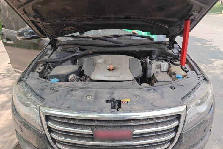 Used Haval H8 2015 2.0T Four-Wheel Drive Luxury Model Engine Bay