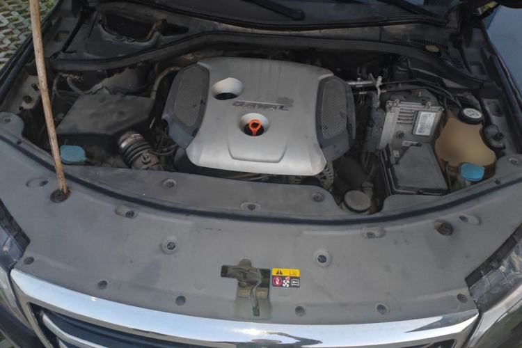 Used Haval H8 2015 2.0T Two-Wheel-Drive Luxury Version Engine Bay