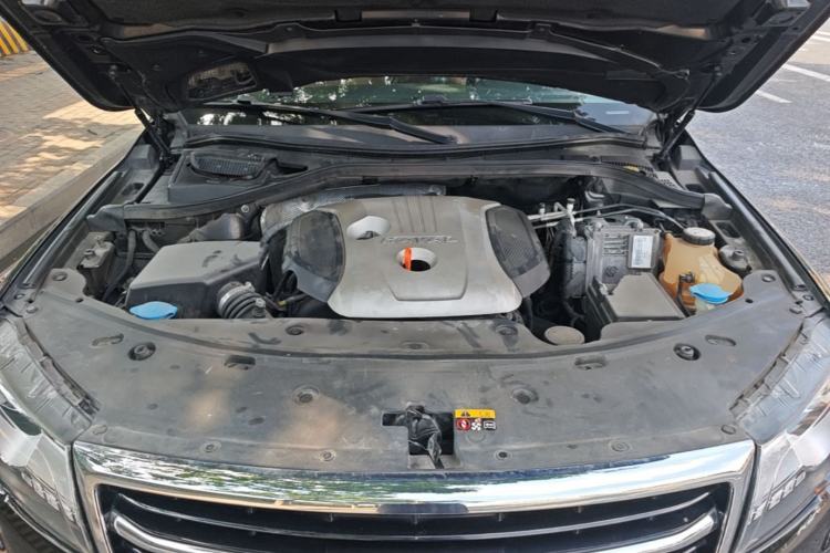 Used Haval H8 2015 2.0T Two-Wheel-Drive Luxury Version Engine Bay
