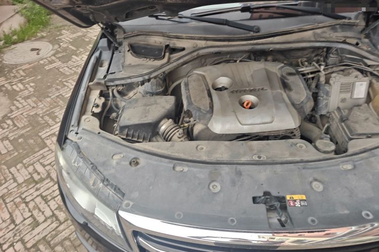 Used Haval H8 2015 2.0T Two-Wheel-Drive Standard Version Engine Bay Right