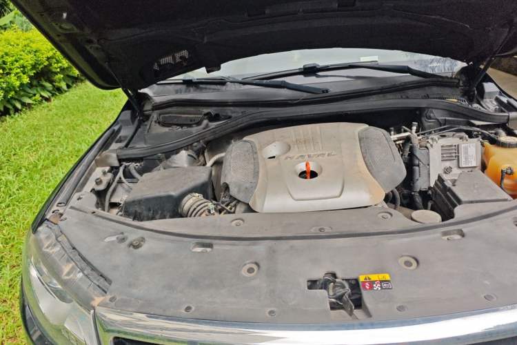 Used Haval H8 2015 2.0T Two-Wheel-Drive Standard Version Engine Bay Right