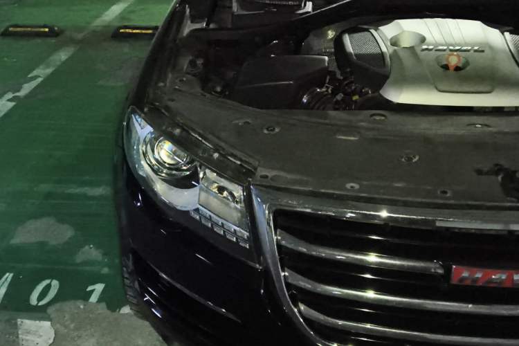 Used Haval H8 2015 2.0T Four-Wheel Drive Comfort Version Engine Bay Right