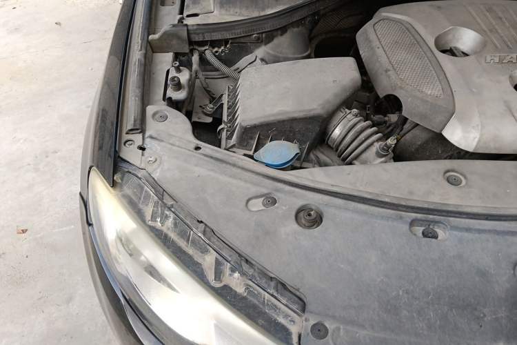 Used Haval H8 2015 2.0T Two-Wheel-Drive Luxury Version Engine Bay Right