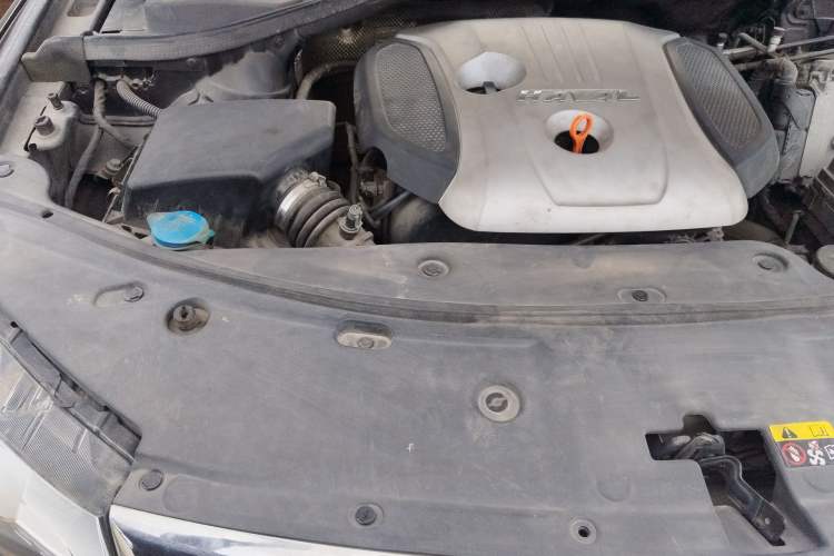 Used Haval H8 2015 2.0T Two-Wheel-Drive Luxury Version Engine Bay Right