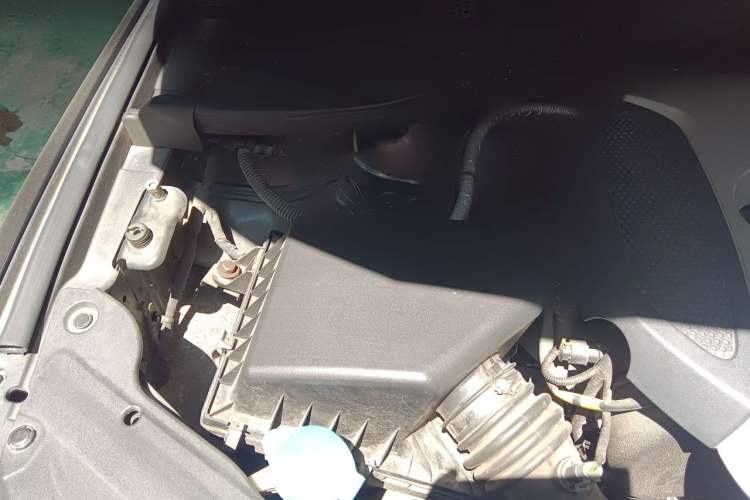 Used Haval H8 2015 2.0T Two-Wheel-Drive Luxury Version Engine Bay Right