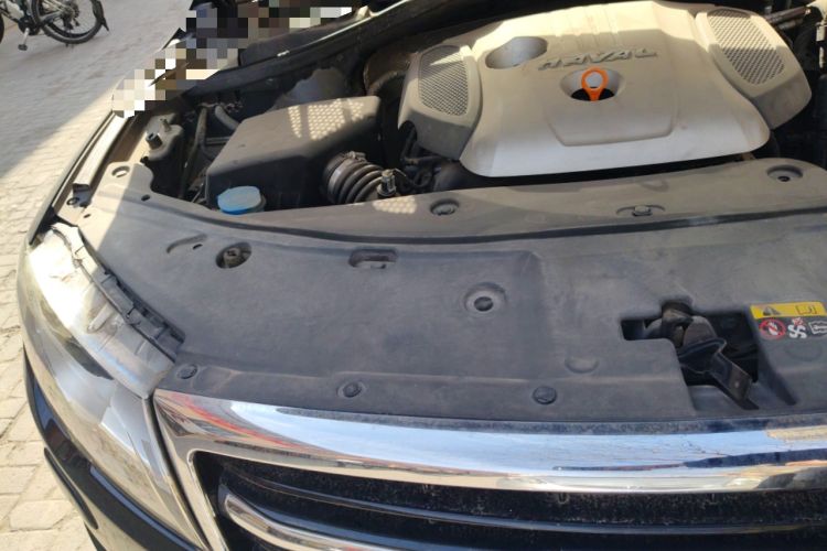 Used Haval H8 2015 2.0T Two-Wheel-Drive Luxury Version Engine Bay Right