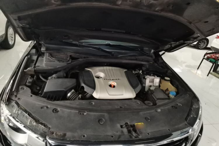 Used Haval H8 2015 2.0T Two-Wheel Drive Comfort Version Engine Bay