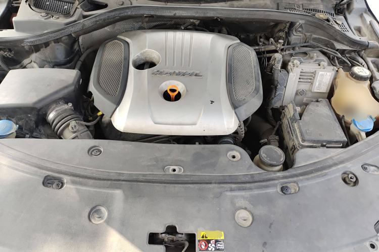 Used Haval H8 2015 2.0T Two-Wheel-Drive Luxury Version Engine Bay