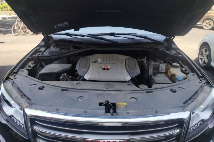 Used Haval H8 2015 2.0T Two-Wheel Drive Comfort Version Engine Bay