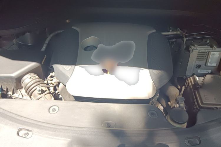 Used Haval H8 2015 2.0T Two-Wheel-Drive Luxury Version Engine Bay