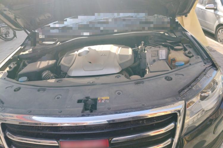Used Haval H8 2015 2.0T Two-Wheel-Drive Luxury Version Engine Bay