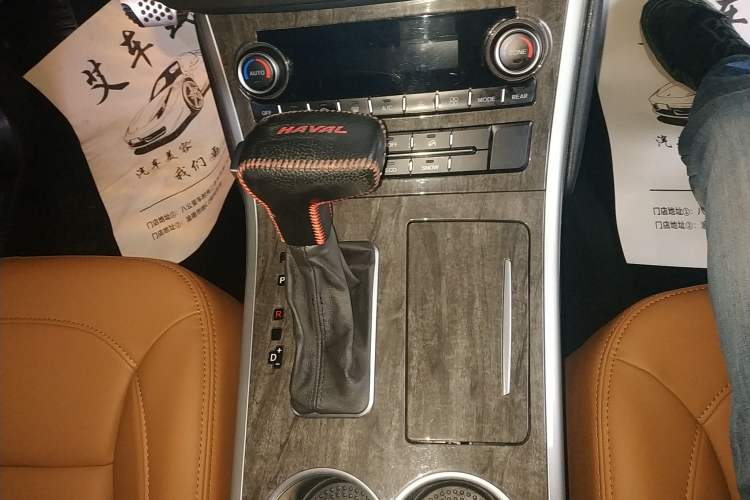 Used Haval H8 2015 2.0T Two-Wheel Drive Comfort Version Gear Lever