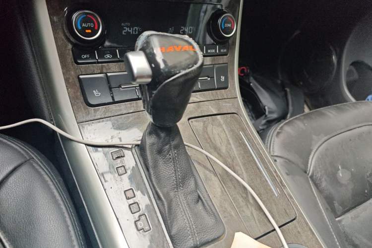 Used Haval H8 2015 2.0T Two-Wheel-Drive Standard Version Gear Lever