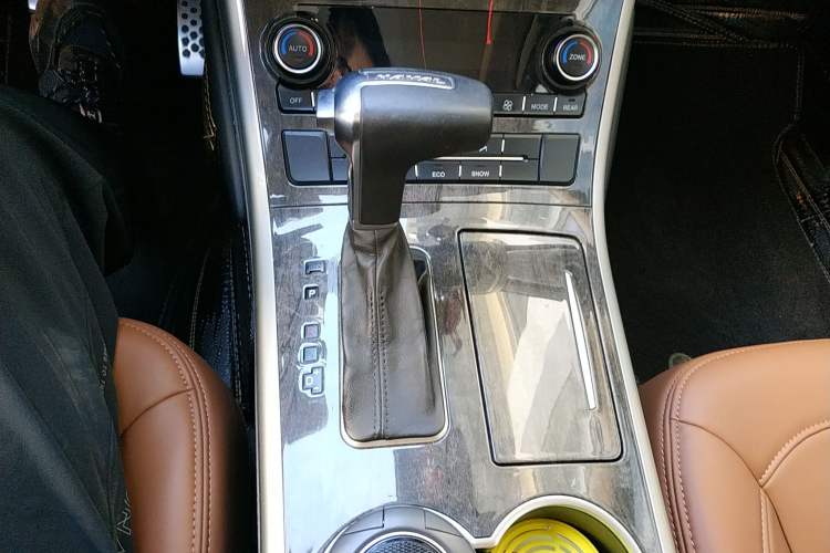 Used Haval H8 2015 2.0T Two-Wheel Drive Comfort Version Gear Lever