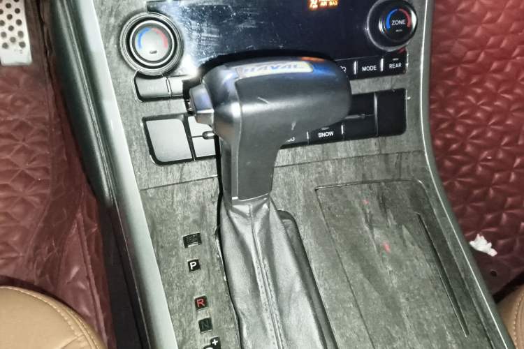 Used Haval H8 2015 2.0T Four-Wheel Drive Comfort Version Gear Lever