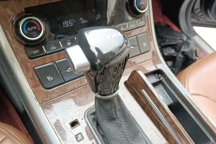 Used Haval H8 2015 2.0T Two-Wheel-Drive Luxury Version Gear Lever