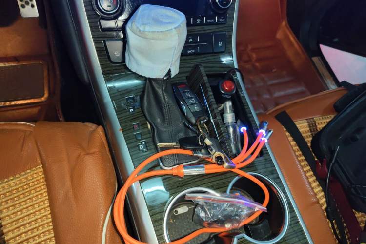 Used Haval H8 2015 2.0T Two-Wheel-Drive Luxury Version Gear Lever
