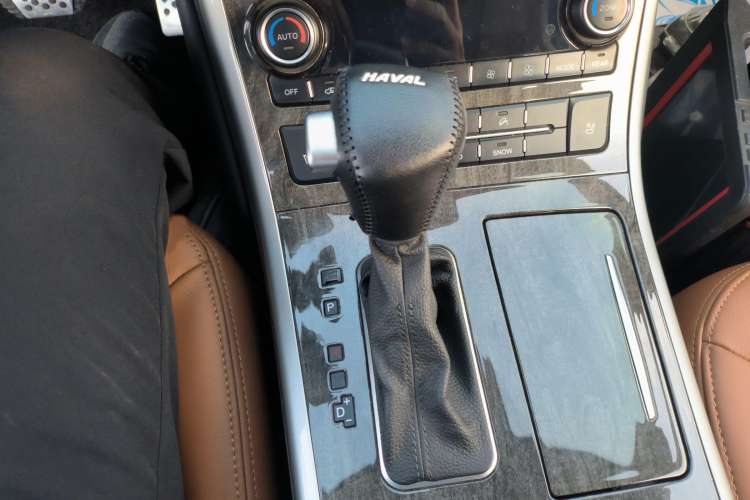 Used Haval H8 2015 2.0T Two-Wheel-Drive Luxury Version Gear Lever
