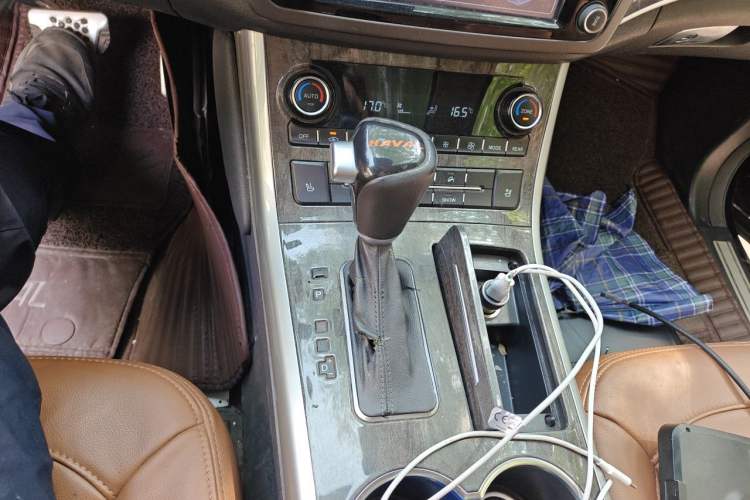 Used Haval H8 2015 2.0T Four-Wheel Drive Luxury Model Gear Lever