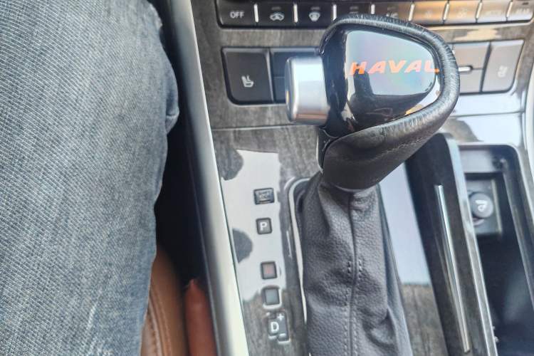 Used Haval H8 2015 2.0T Two-Wheel-Drive Luxury Version Gear Lever