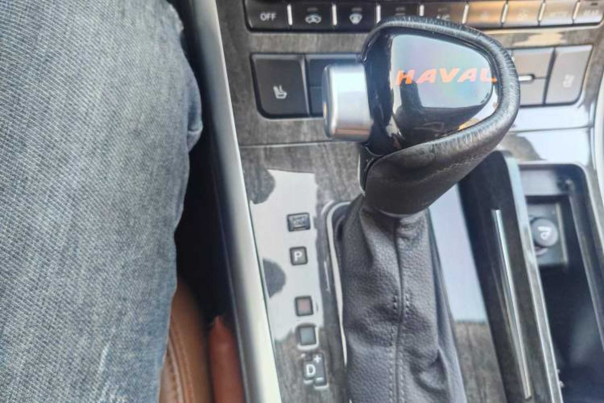 Used Haval H8 2015 2.0T Two-Wheel-Drive Luxury Version Gear Lever