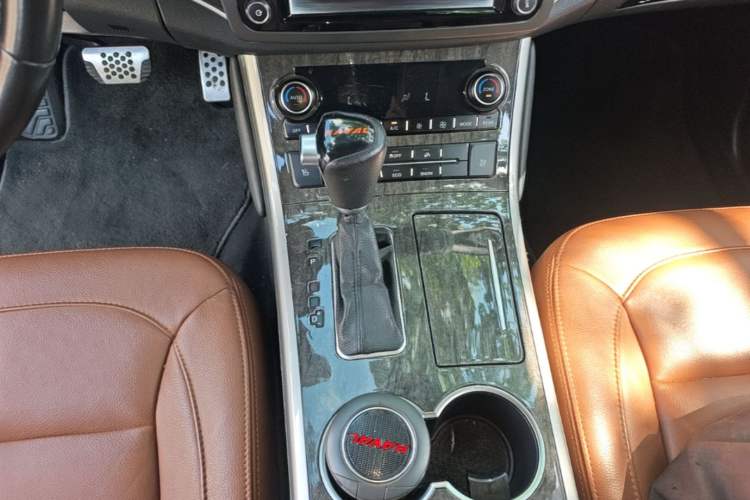 Used Haval H8 2015 2.0T Two-Wheel-Drive Luxury Version Gear Lever