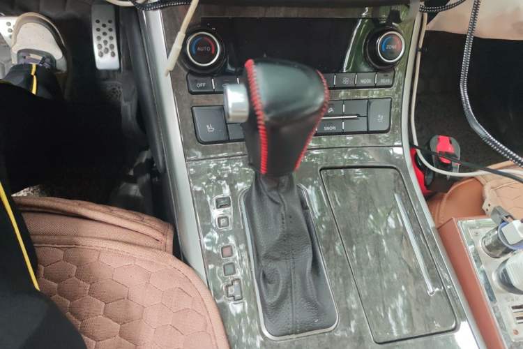 Used Haval H8 2015 2.0T Two-Wheel-Drive Luxury Version Gear Lever
