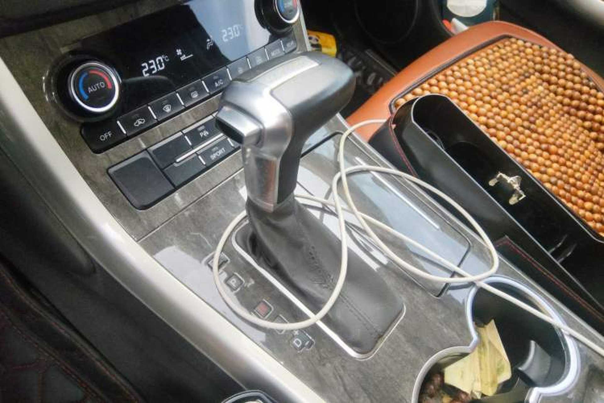 Used Haval H8 2015 2.0T Two-Wheel Drive Comfort Version Gear Lever