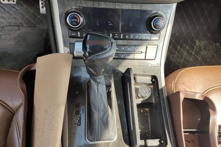 Used Haval H8 2015 2.0T Two-Wheel-Drive Luxury Version Gear Lever