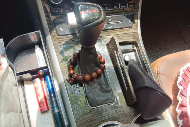 Used Haval H8 2015 2.0T Two-Wheel-Drive Luxury Version Gear Lever
