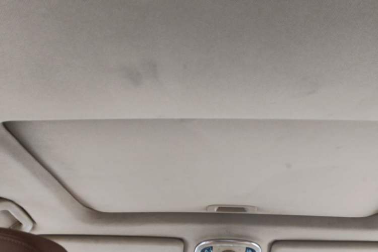 Used Haval H8 2015 2.0T Two-Wheel-Drive Luxury Version Headliner