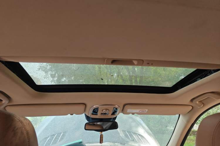 Used Haval H8 2015 2.0T Four-Wheel Drive Luxury Model Headliner