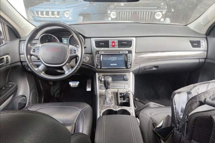 Used Haval H8 2015 2.0T Two-Wheel-Drive Luxury Version Interior 1