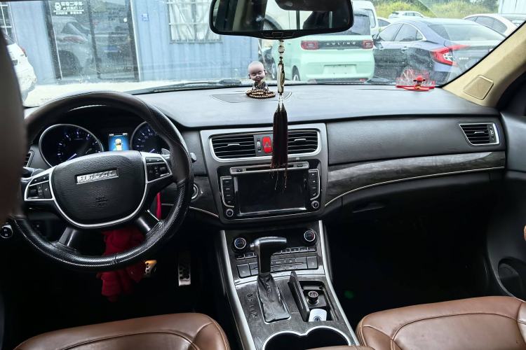 Used Haval H8 2015 2.0T Two-Wheel-Drive Elite Version Interior 1