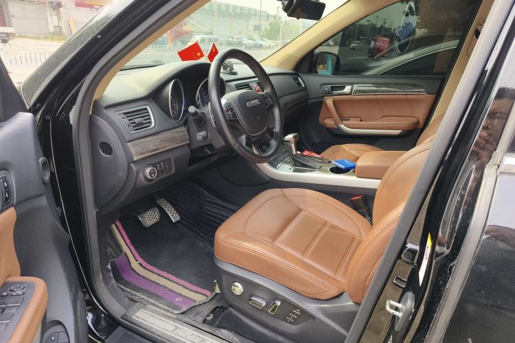 Used Haval H8 2015 2.0T Two-Wheel Drive Comfort Version Interior 1