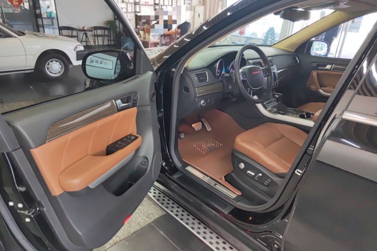 Used Haval H8 2015 2.0T Four-Wheel Drive Luxury Model Interior 2