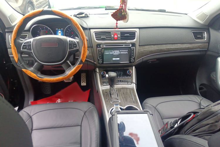 Used Haval H8 2015 2.0T Two-Wheel-Drive Standard Version Interior 2