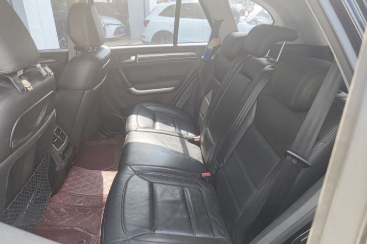 Used Haval H8 2015 2.0T Two-Wheel-Drive Luxury Version Interior 3