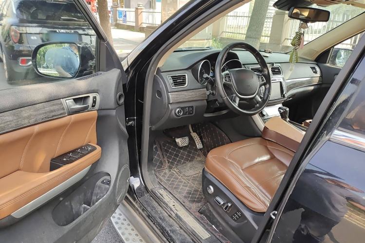 Used Haval H8 2015 2.0T Two-Wheel-Drive Luxury Version Interior 3