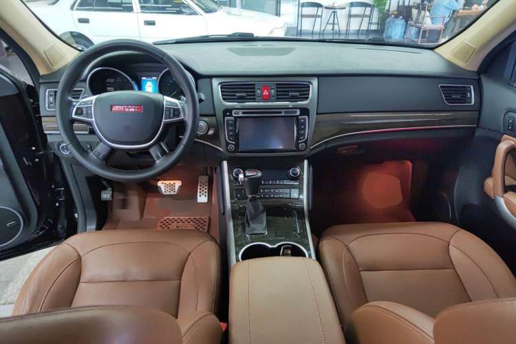 Used Haval H8 2015 2.0T Four-Wheel Drive Luxury Model Interior 3