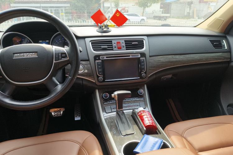 Used Haval H8 2015 2.0T Two-Wheel Drive Comfort Version Interior 3