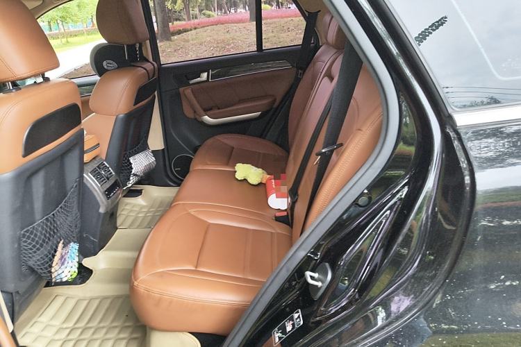 Used Haval H8 2015 2.0T Two-Wheel Drive Comfort Version Interior 4