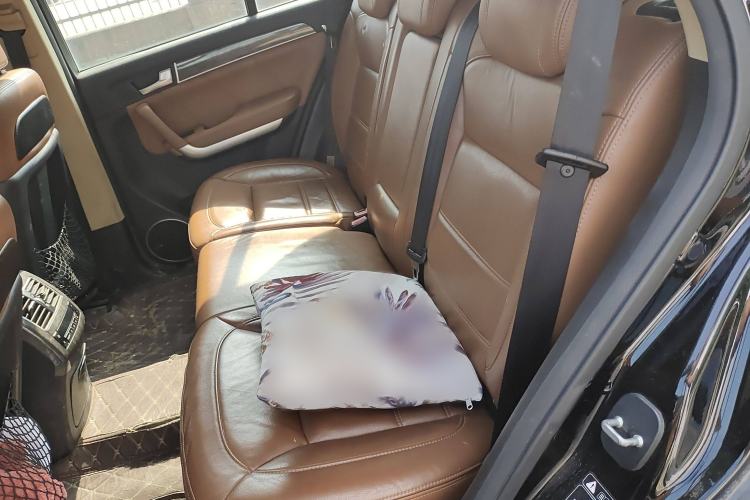 Used Haval H8 2015 2.0T Two-Wheel-Drive Luxury Version Interior 4