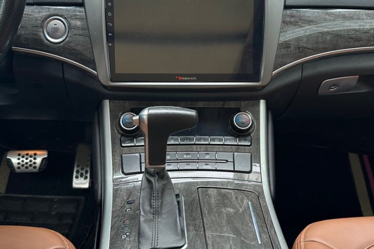 Used Haval H8 2015 2.0T Two-Wheel Drive Comfort Version Interior 4